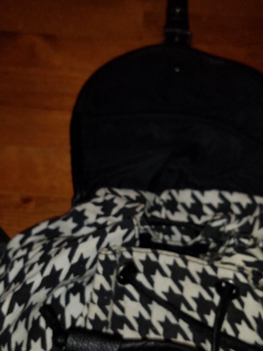 Fashionable backpack - houndstooth pattern! - Picture 6 of 15